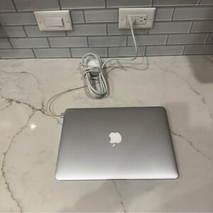 2017 MacBook Air 13-Inch